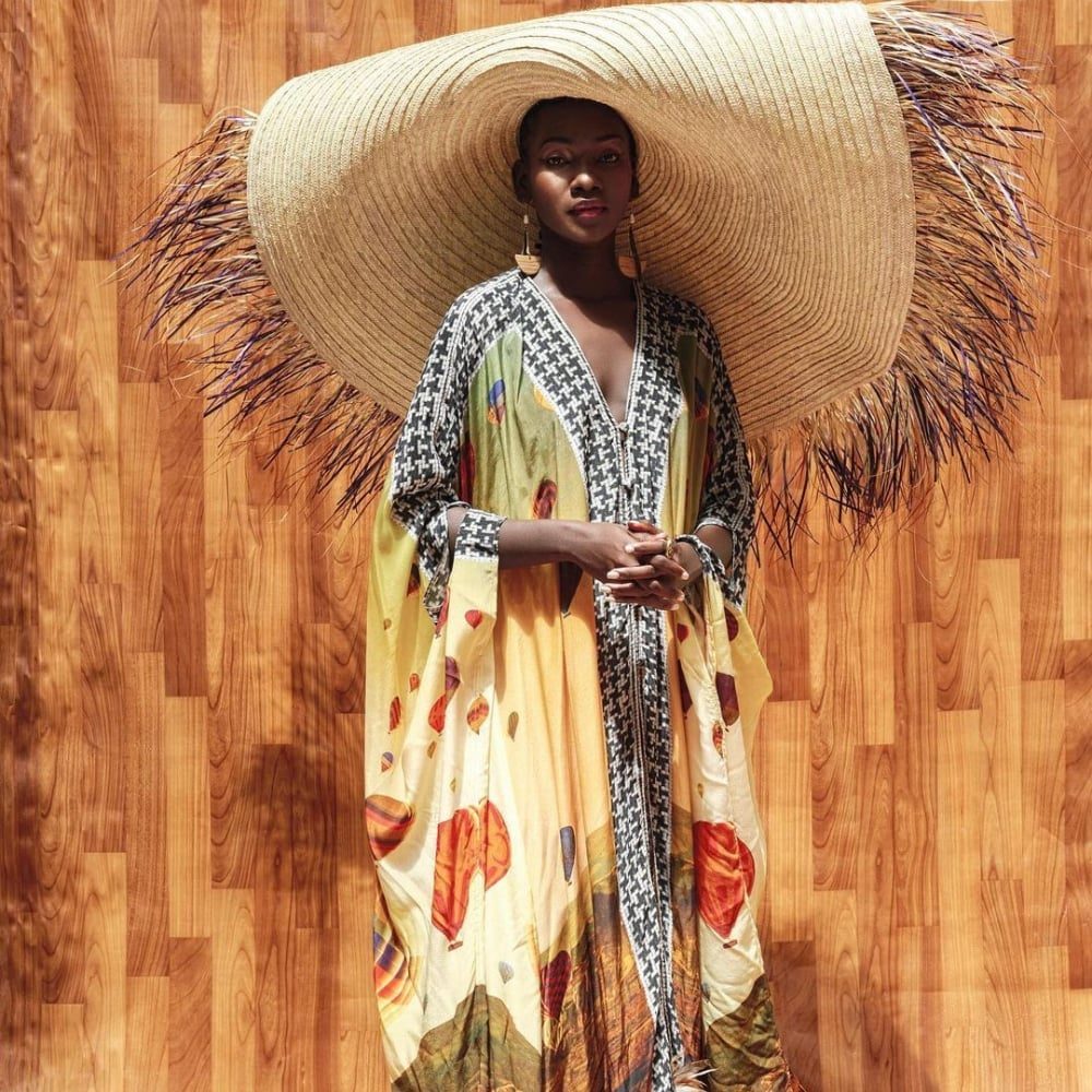 Oversized Kaftan Dress with Fringed Straw Hat — Trendy Boho Chic Outfits