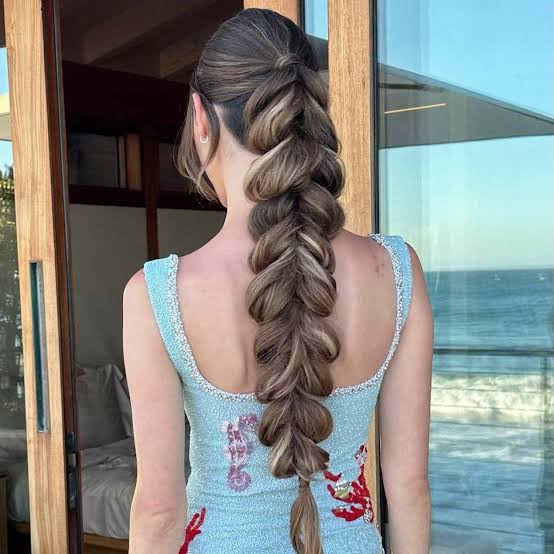 Brown Highlighted Chunky Braid Ponytail Brown Highlighted Chunky Braid Ponytail — Trendy Braided Ponytail
