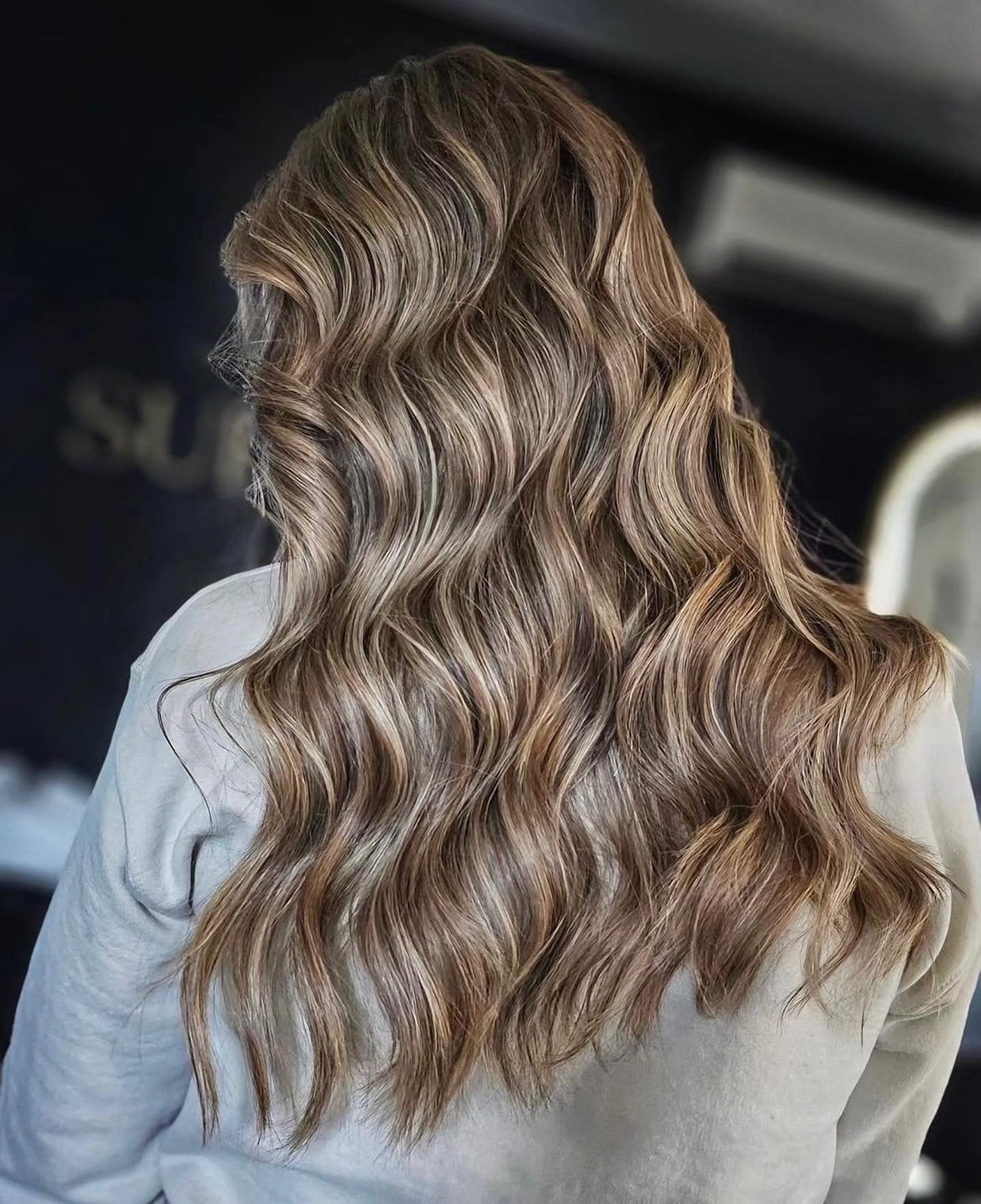 Collarbone Light Brown With Sun-Kissed Blonde Highlights — Trendy Brown Hair with Blonde Highlights