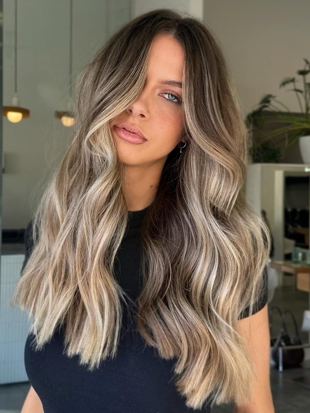 Collarbone Medium Brown With Face-Framing Blonde, Wavy — Trendy Brown Hair with Blonde Highlights