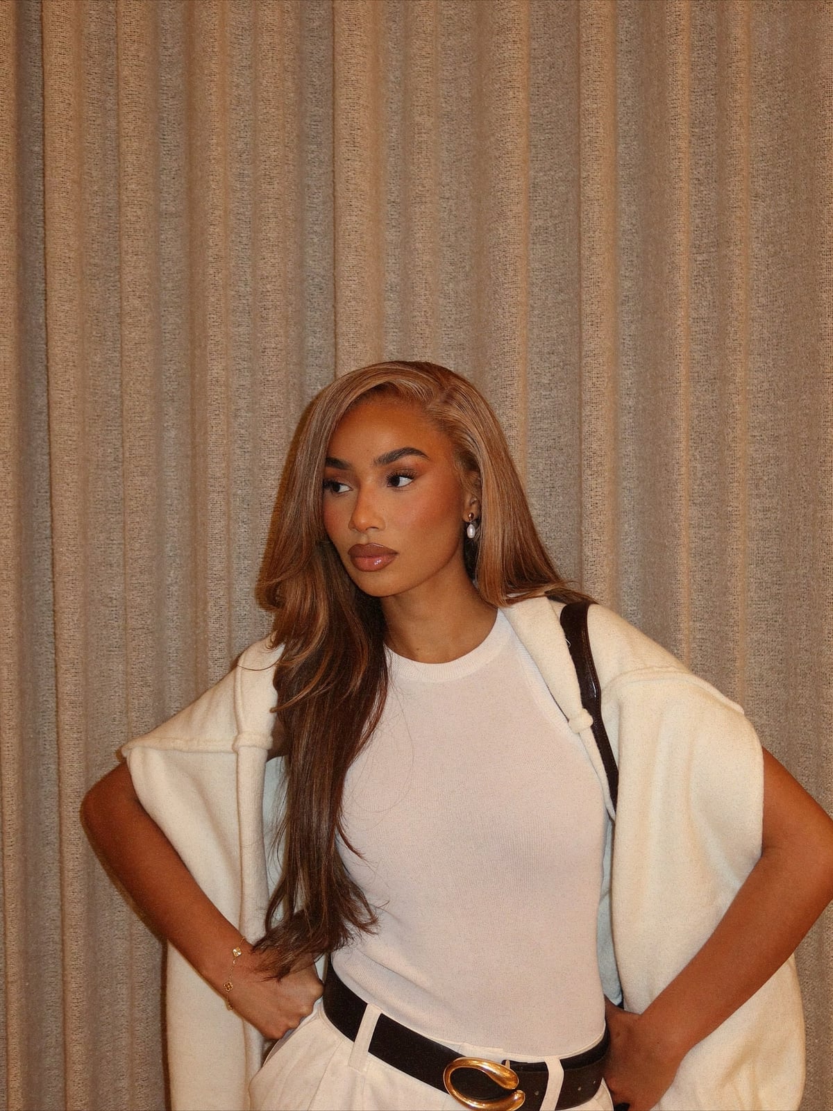 Collarbone Dark Blonde With Lighter Blonde Highlights — Trendy Brown Hair with Blonde Highlights