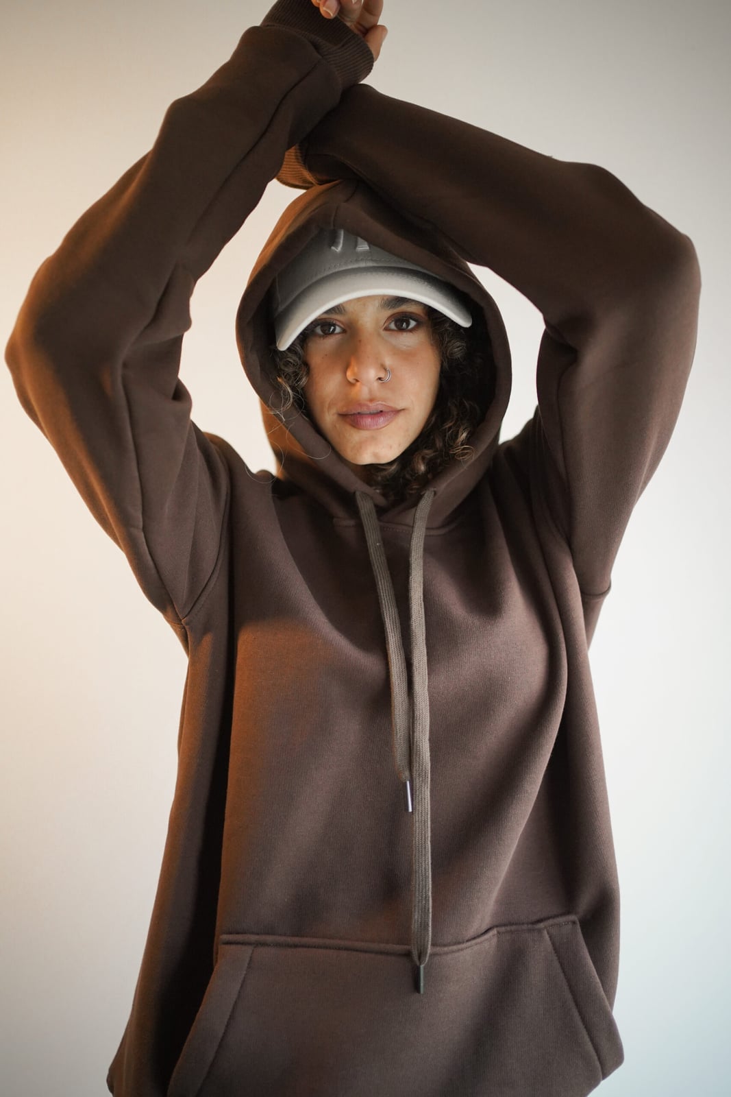 Brown Hoodie With White Baseball Cap — Trendy Brown Hoodie Outfit