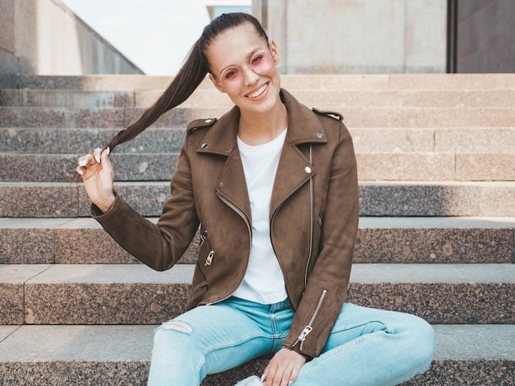Fitted Suede Moto Jacket With Ripped Jeans — Trendy Brown Jacket Outfit