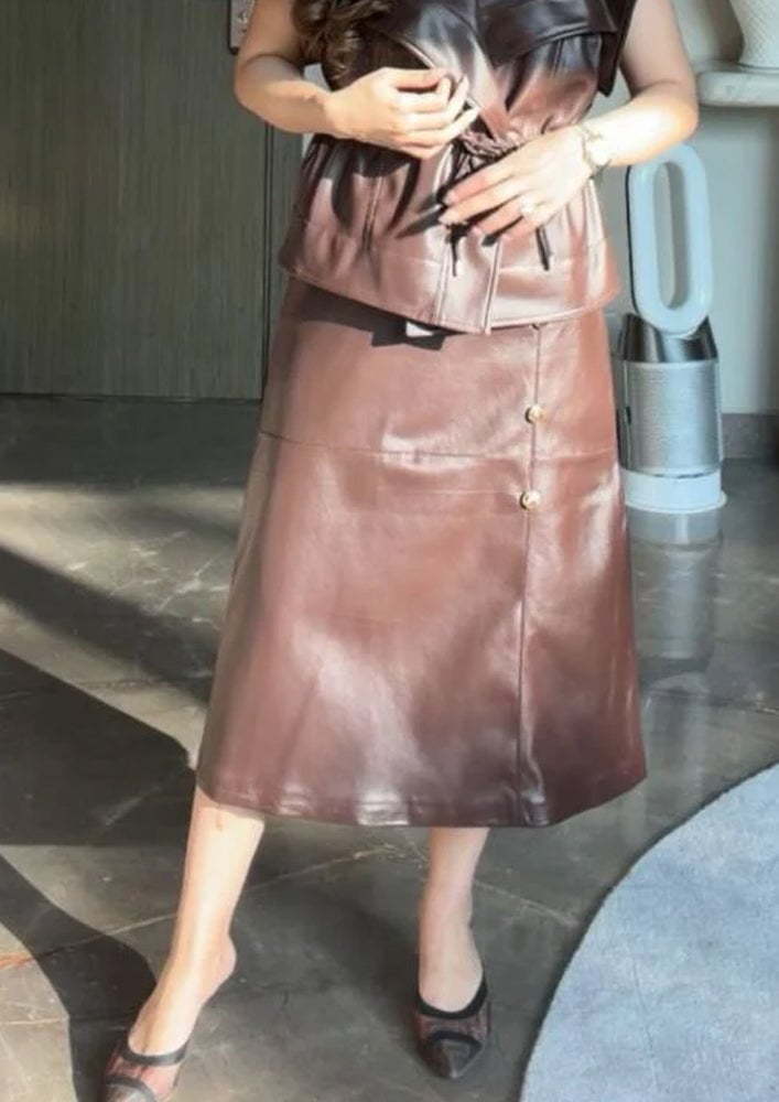 Dark Brown Leather A-Line Skirt with Matching Sleeveless Vest Dark Brown Leather A-Line Skirt with Matching Sleeveless Vest — Trendy Brown Leather Skirt Outfit