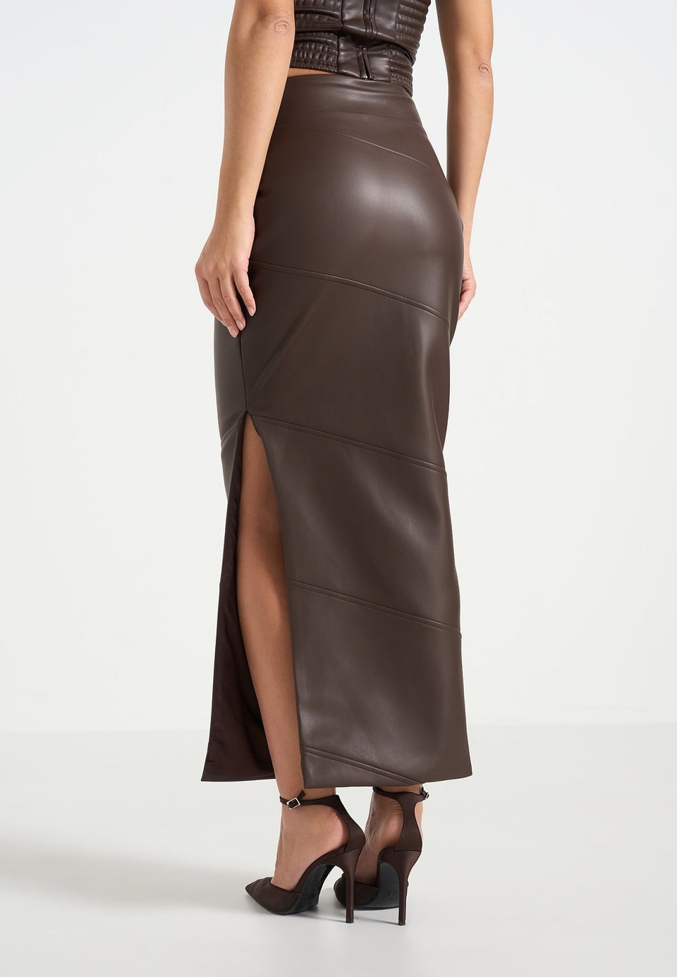 Brown Faux Leather Maxi Skirt with High Slit Brown Faux Leather Maxi Skirt with High Slit — Trendy Brown Leather Skirt Outfit