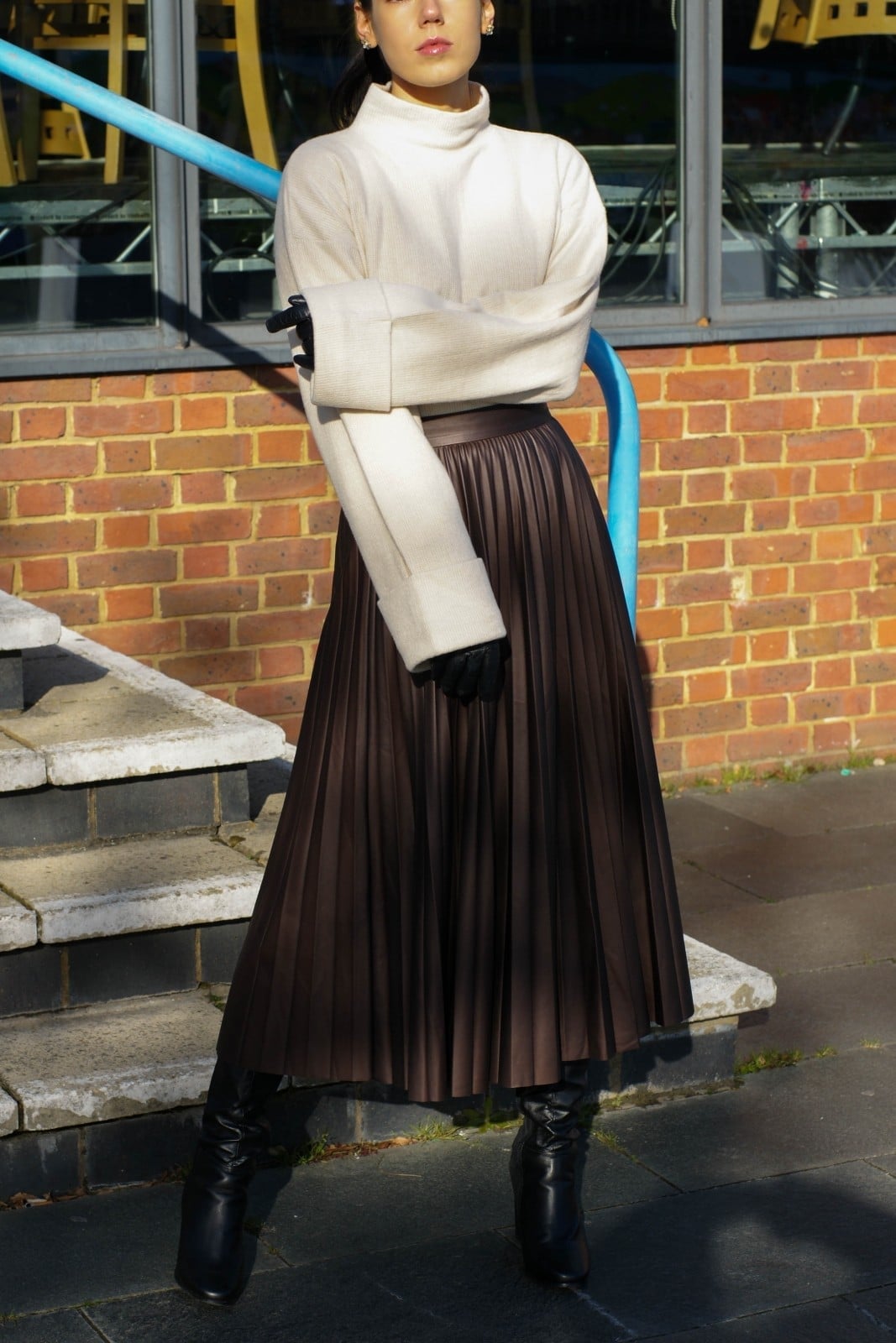 Brown Faux Leather Pleated Midi Skirt with Cream Turtleneck and Gloves Brown Faux Leather Pleated Midi Skirt with Cream Turtleneck and Gloves — Trendy Brown Leather Skirt Outfit