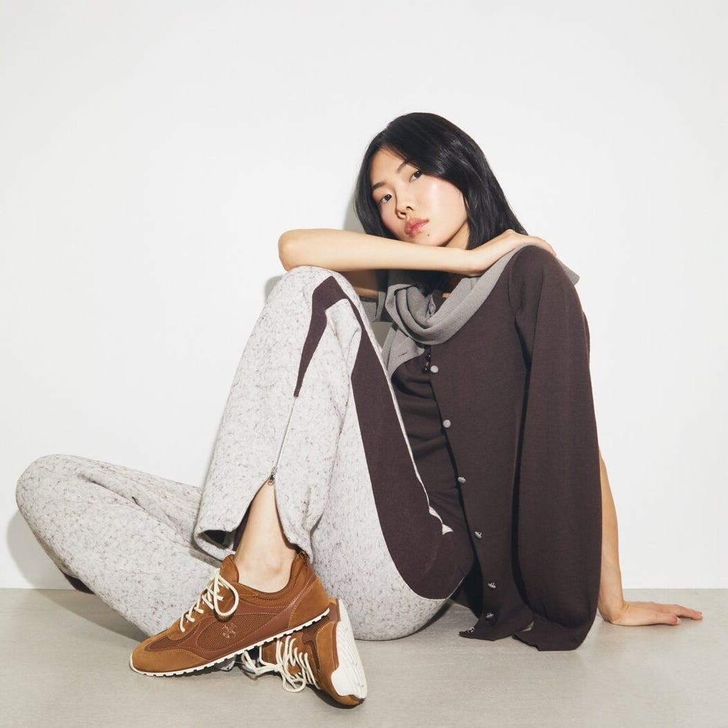 Loungewear Cardigan and Sweatpants — Trendy Brown Sneakers Outfit