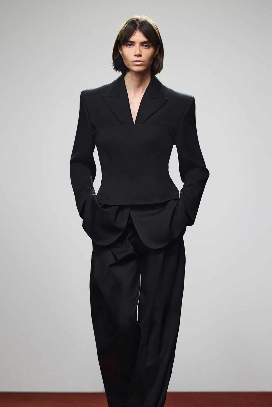Black Structured Blazer with Sharp Shoulders Black Structured Blazer with Sharp Shoulders — Trendy Business Professional Outfits