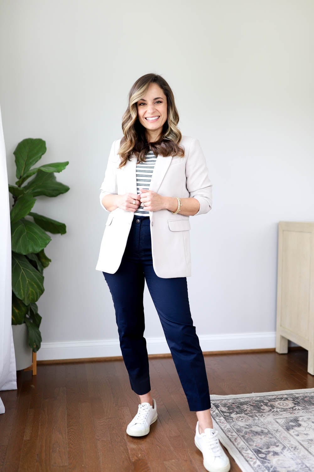 Beige Oversized Blazer with Striped Top and Sneakers Beige Oversized Blazer with Striped Top and Sneakers — Trendy Business Professional Outfits