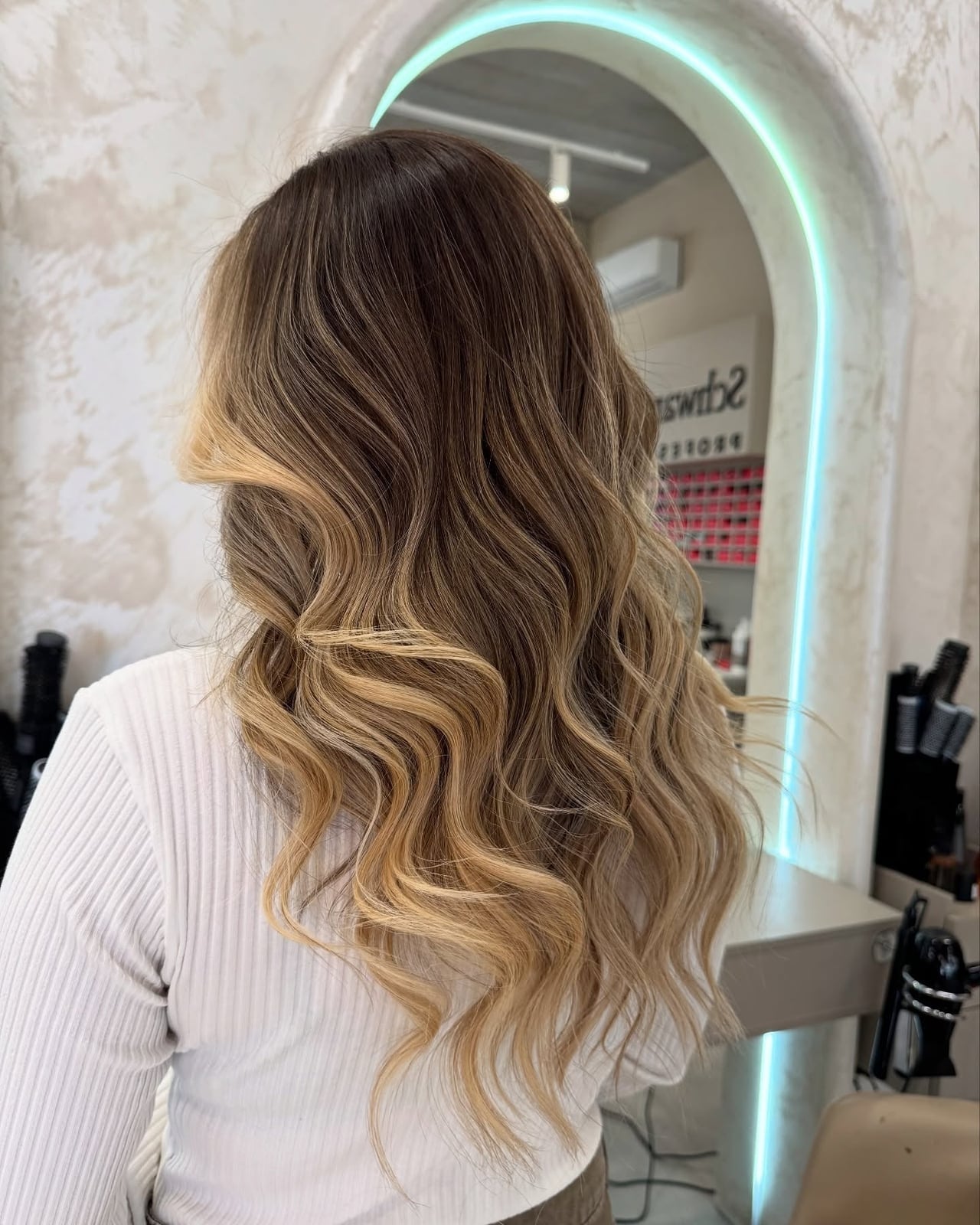 Medium Brown With Caramel Highlights And Curtain Bangs Medium Brown With Caramel Highlights And Curtain Bangs — Trendy Caramel Hair Color
