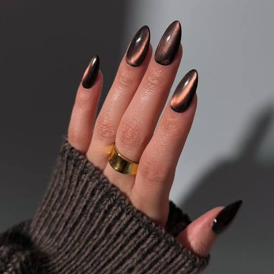 Sheer Pink Subtle Cat Eye Short Oval Nails — Trendy Cat Eye Nail Art