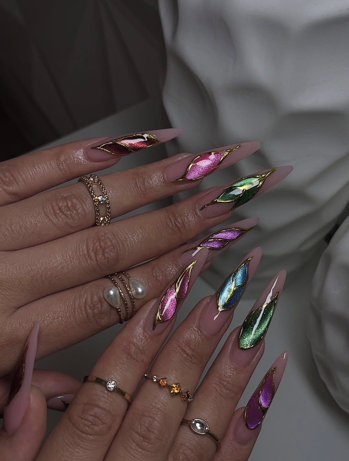 Nude Cat Eye Long Stiletto with Leaf Art — Trendy Cat Eye Nail Art