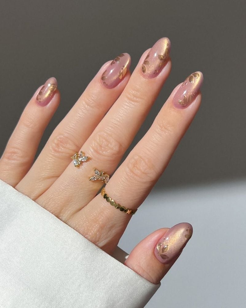 Shimmering Pink Gold Cat Eye Short Almond Nails — Trendy Cat Eye Nail Art