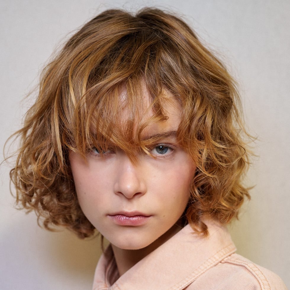 Honey Blonde Bob With Curtain Bangs Honey Blonde Bob With Curtain Bangs — Trendy Chin Length Hair