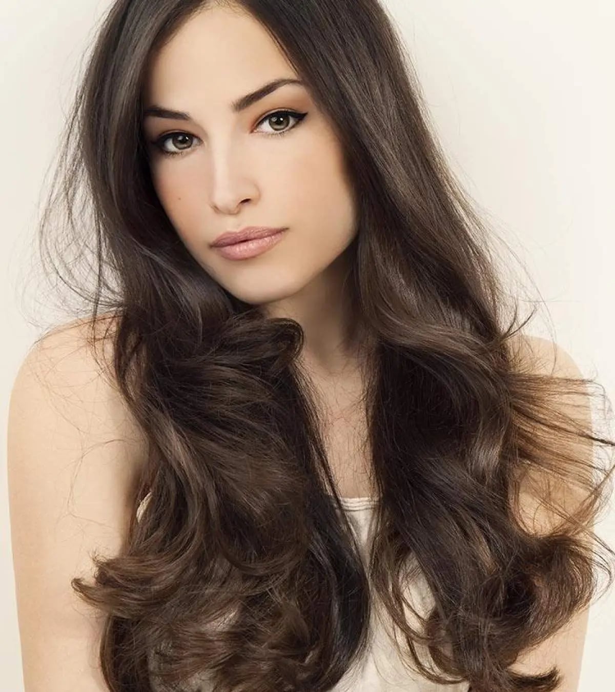 Long Air-Dried Waves With Glossy Finish Long Air-Dried Waves With Glossy Finish — Trendy Chocolate Hair Color