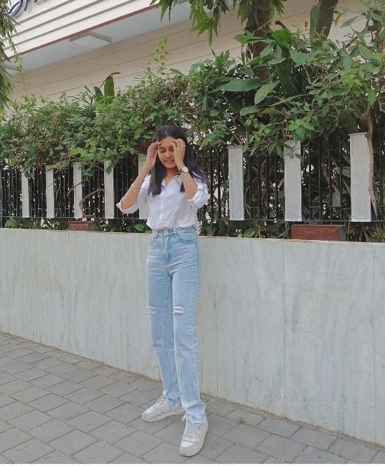 White Button-Down Shirt with Ripped Straight-Leg Jeans — Trendy College Outfits