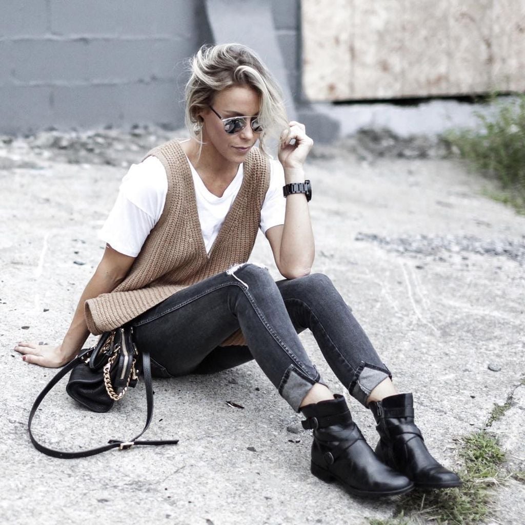 Knit Vest with White T-Shirt and Ripped Skinny Jeans — Trendy College Outfits