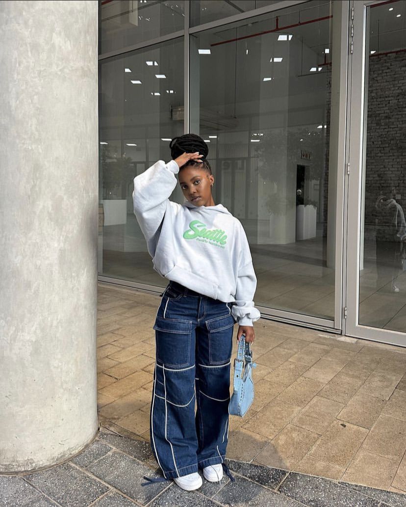 Grey Oversized Hoodie with Baggy Cargo Jeans — Trendy College Outfits