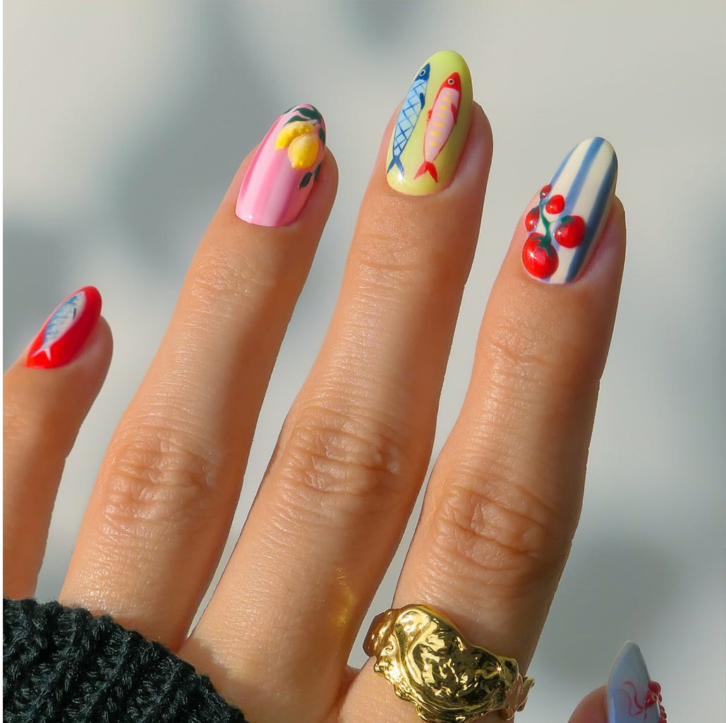 Medium Almond Novelty Motif Nails Medium Almond Novelty Motif Nails — Trendy Colorful Nails