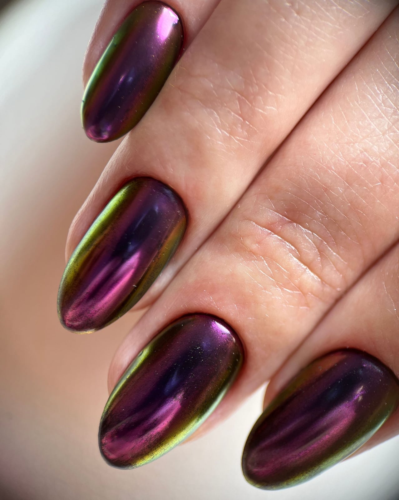 Short Almond Iridescent Chrome Nails Short Almond Iridescent Chrome Nails — Trendy Colorful Nails