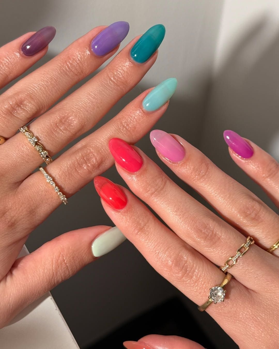 Short Oval Vibrant Jelly Aura Nails Short Oval Vibrant Jelly Aura Nails — Trendy Colorful Nails