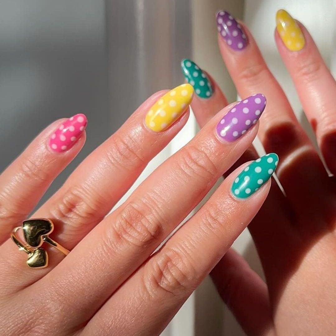 Medium Almond White Polka Dot Nails Medium Almond White Polka Dot Nails — Trendy Colorful Nails