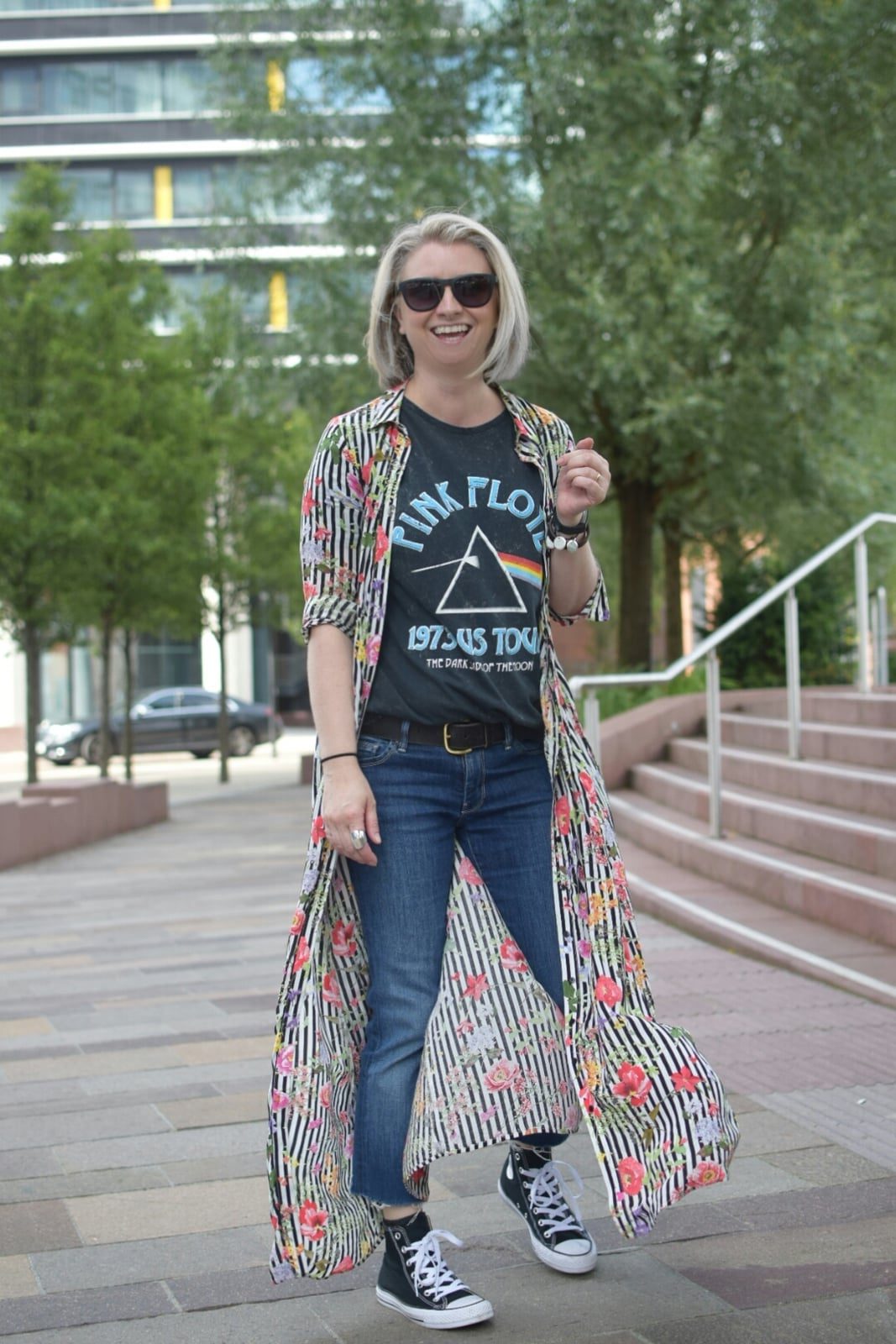Duster Coat with Graphic T-Shirt and Straight Leg Jeans Duster Coat with Graphic T-Shirt and Straight Leg Jeans — Trendy Converse Outfits
