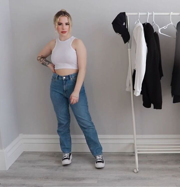 White Cropped Top with Straight Leg Jeans and Converse White Cropped Top with Straight Leg Jeans and Converse — Trendy Converse Outfits