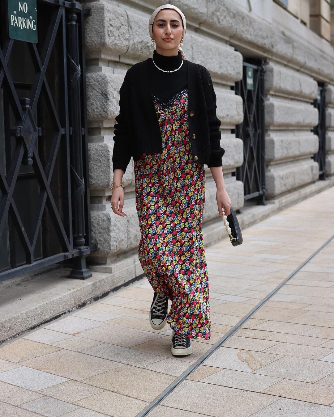 Floral Maxi Dress with Turtleneck and Low-Top Converse Floral Maxi Dress with Turtleneck and Low-Top Converse — Trendy Converse Outfits