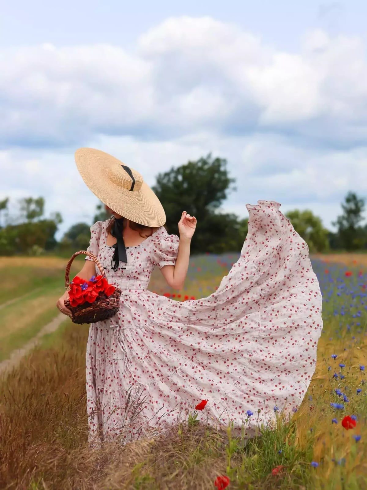 Pale Green Floral Maxi Dress with Lace Trim — Trendy Cottagecore Outfits