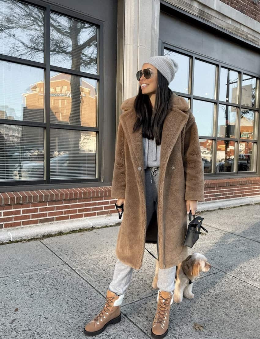 Brown Teddy Coat Over Hoodie and Sweatpants Brown Teddy Coat Over Hoodie and Sweatpants — Trendy Cozy Outfits