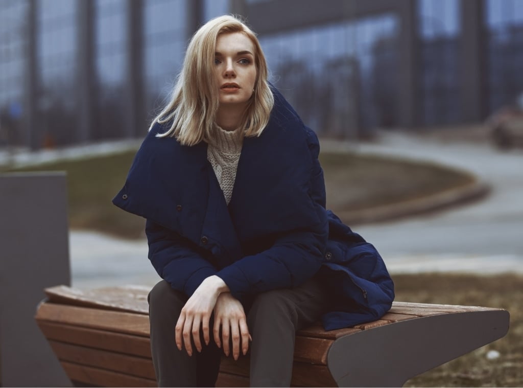 Navy Puffer Coat Over Cream Knit Sweater Navy Puffer Coat Over Cream Knit Sweater — Trendy Cozy Outfits
