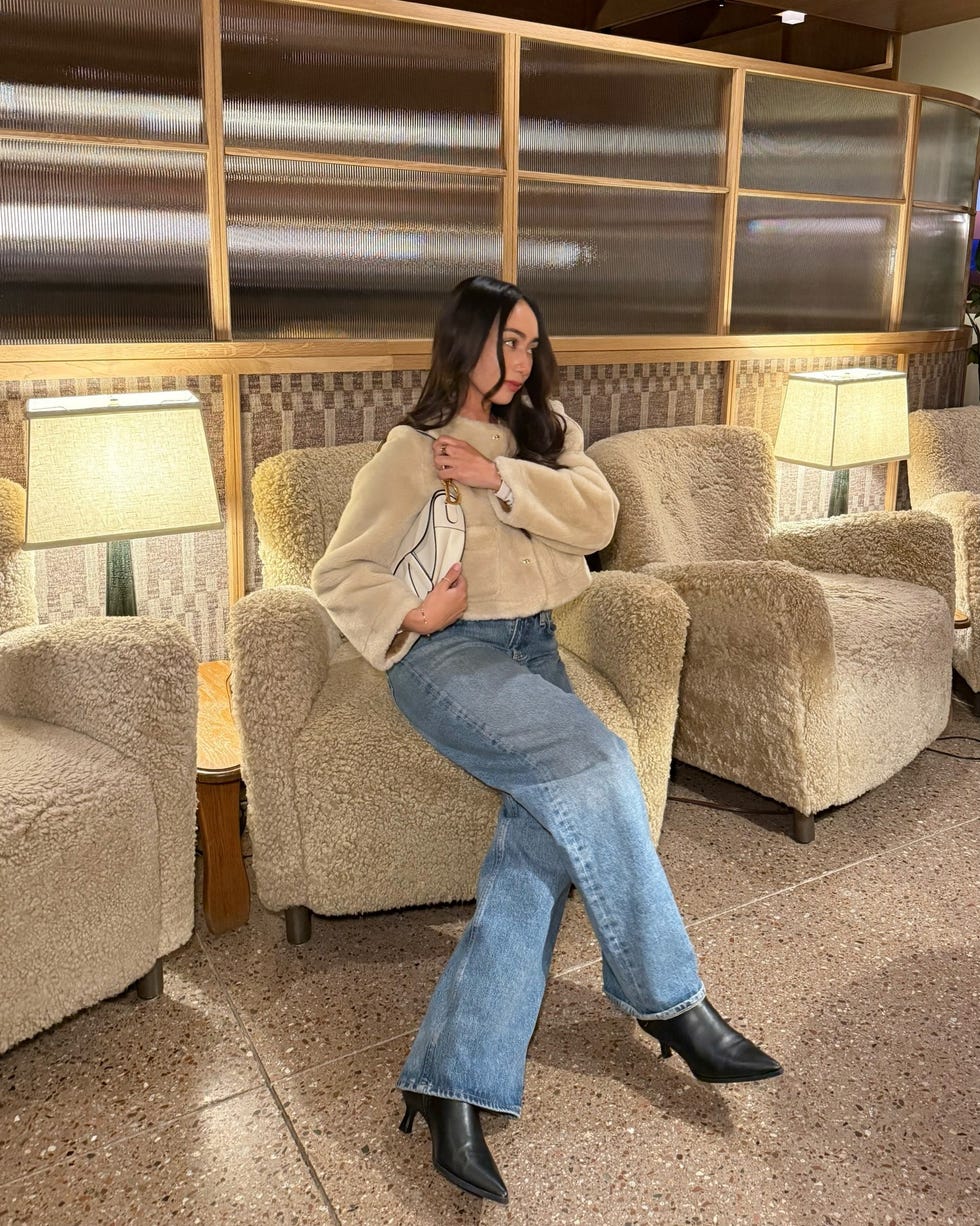 Cream Sherpa Jacket with Flared Jeans Cream Sherpa Jacket with Flared Jeans — Trendy Cozy Outfits