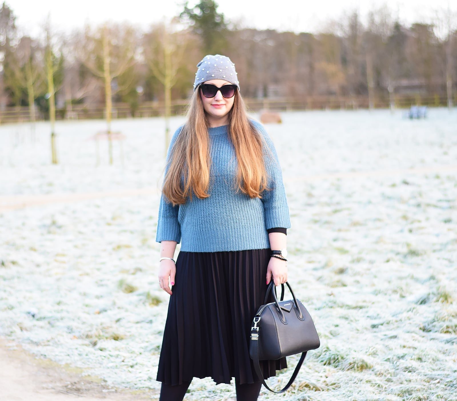 Blue Oversized Sweater with Black Pleated Skirt Blue Oversized Sweater with Black Pleated Skirt — Trendy Cozy Outfits