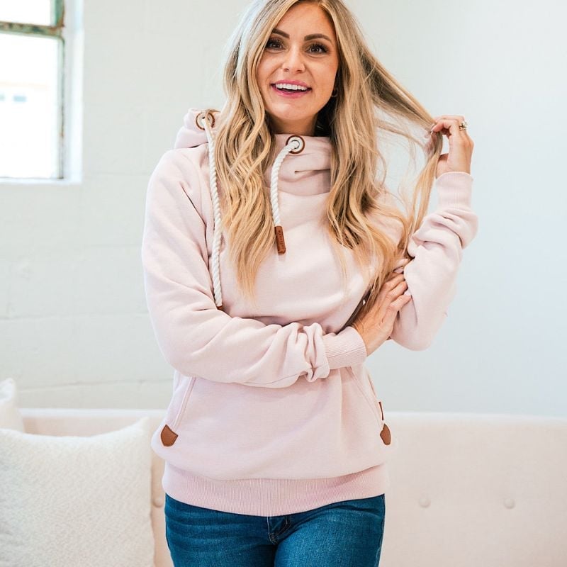 Light Pink Fleece Hoodie with Denim Jeans Light Pink Fleece Hoodie with Denim Jeans — Trendy Cozy Outfits