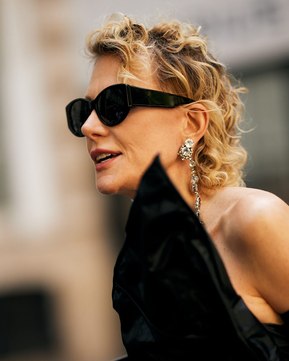 Shoulder Length Shag With Choppy Bangs, Side — Trendy Curly Hair