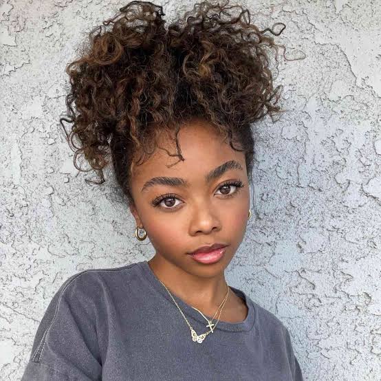 Mid-Back Thick Curly Hair Voluminous Bun With Curtain Bangs Mid-Back Thick Curly Hair Voluminous Bun With Curtain Bangs — Trendy Curly Hair Natural