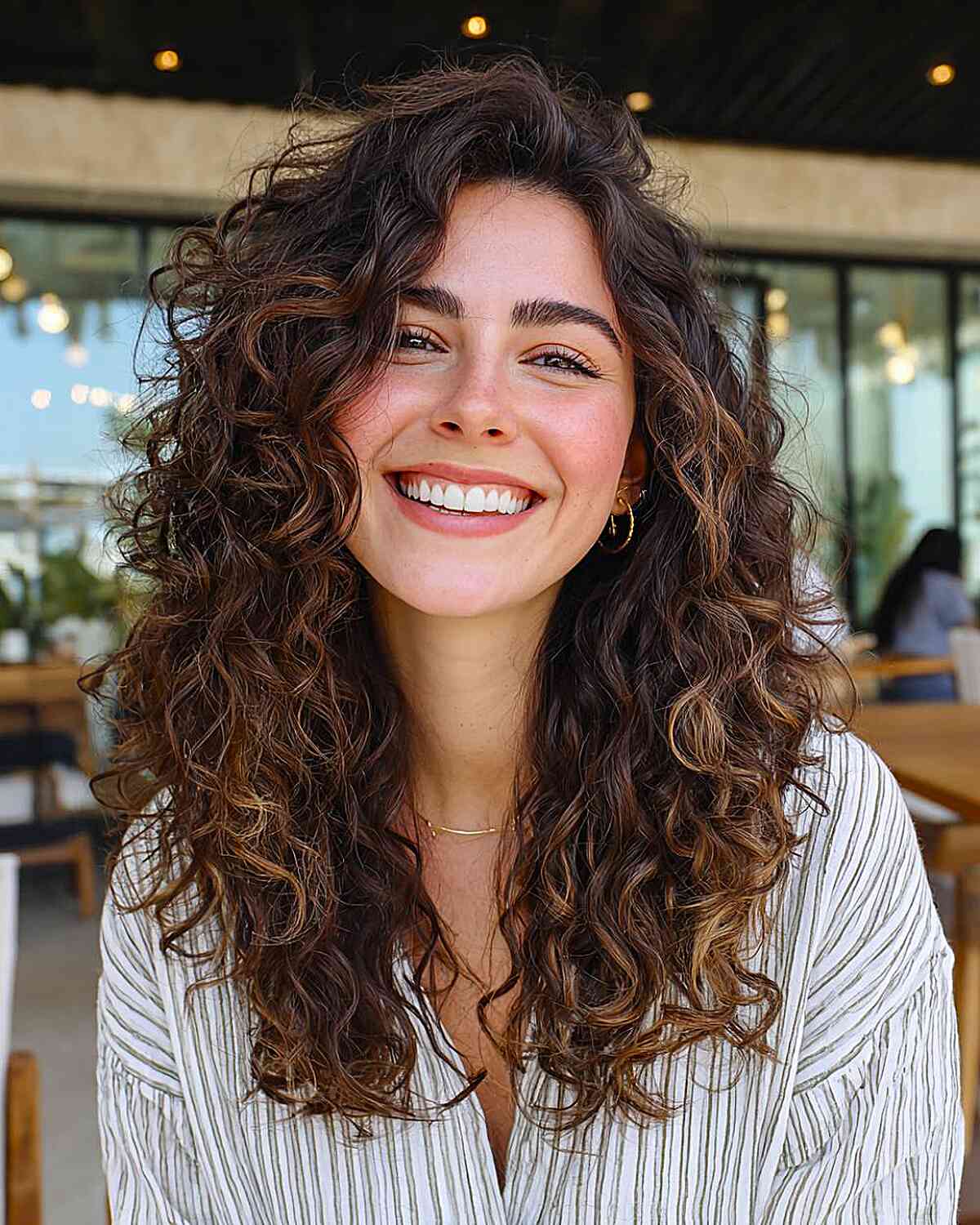 Mid-Back Layers Subtle Depth, Middle Mid-Back Layers Subtle Depth, Middle — Trendy Curly Hair Products
