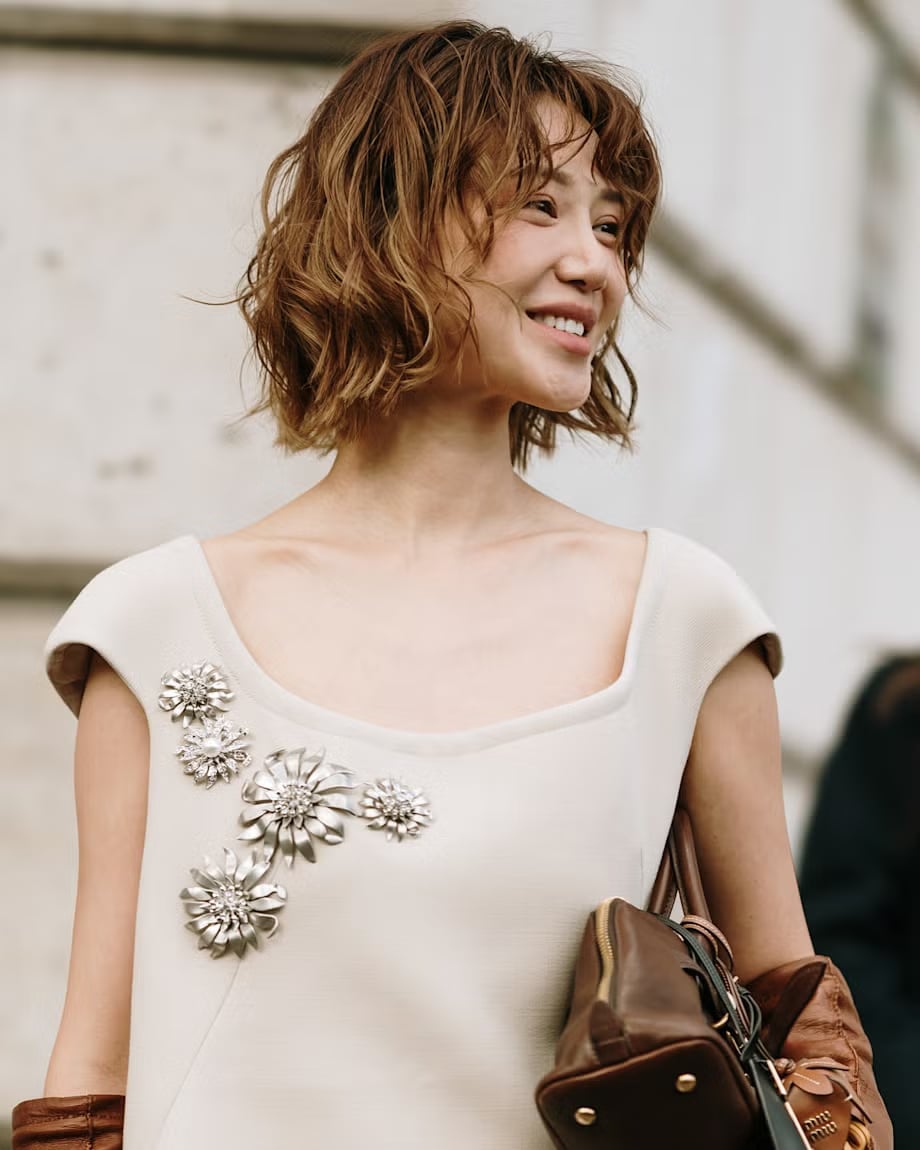Layered Chin Bob With Waves Layered Chin Bob With Waves — Trendy Curly Hair Products