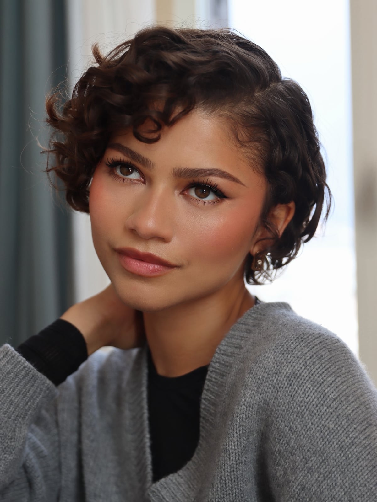 Shoulder Shag With Curly Bangs — Trendy Curly Hair Routine
