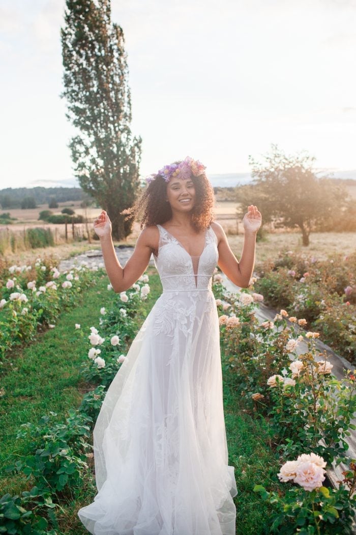 Shoulder Length Natural Curls With Flower Crown Shoulder Length Natural Curls With Flower Crown — Trendy Curly Hair Wedding