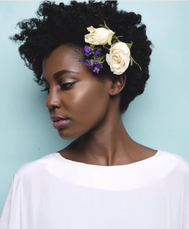 Short Curly Black Hair With Side Accessory Short Curly Black Hair With Side Accessory — Trendy Curly Hair Wedding