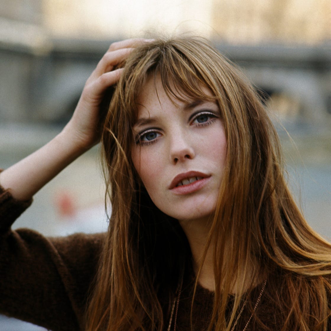 Collarbone Air-Dried Wavy With Curtain Bangs Collarbone Air-Dried Wavy With Curtain Bangs — Trendy Cutting Bangs