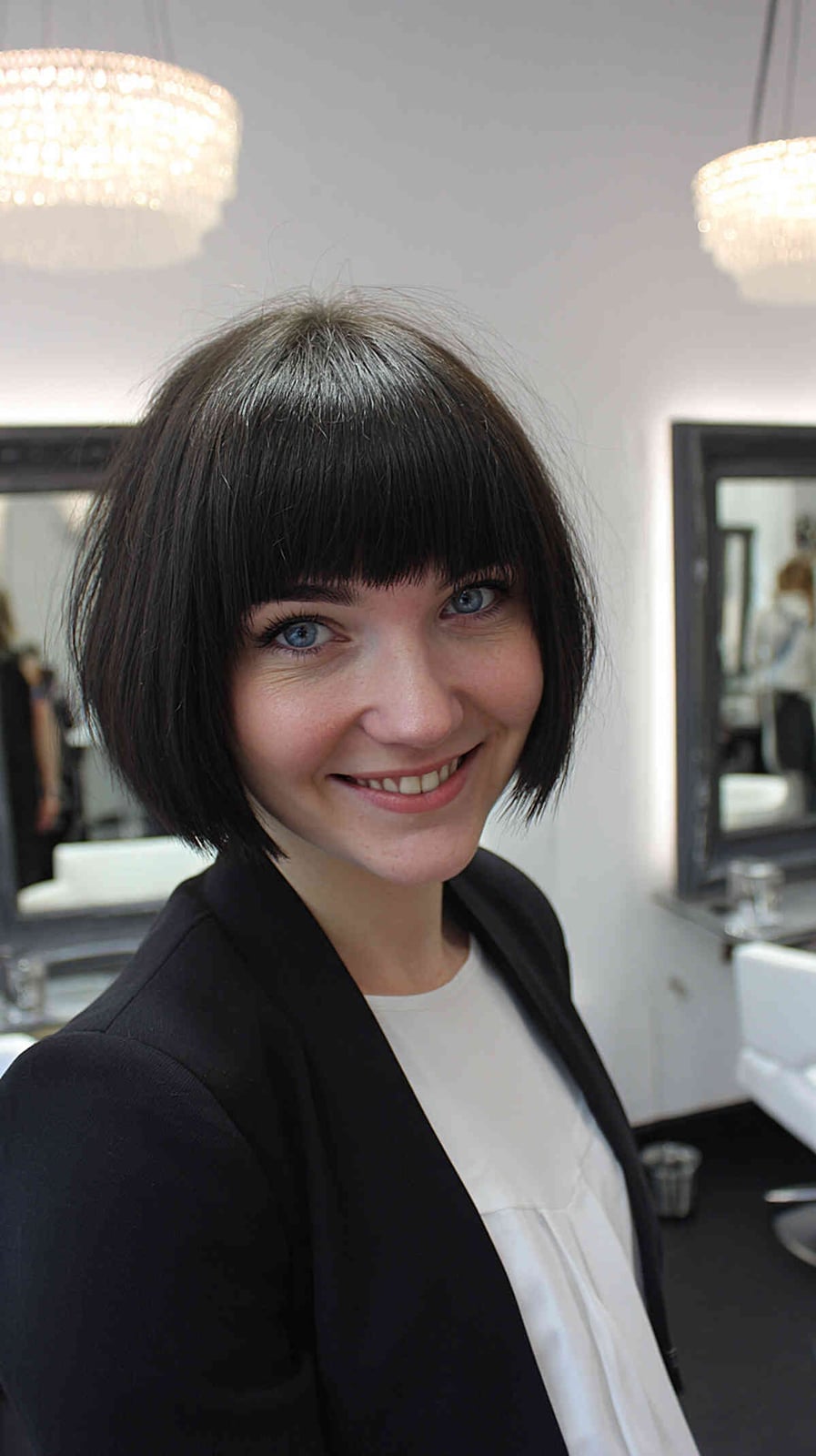 Chin Length Blunt Bob With Full Bangs Chin Length Blunt Bob With Full Bangs — Trendy Cutting Bangs