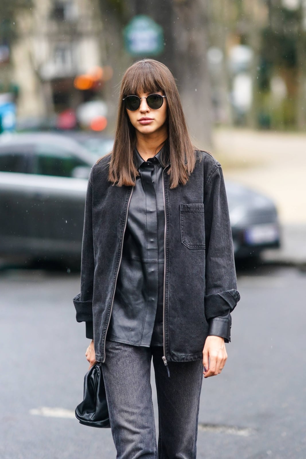 Oversized Jacket With Black Top and Sneakers — Trendy Denim Jacket Outfits