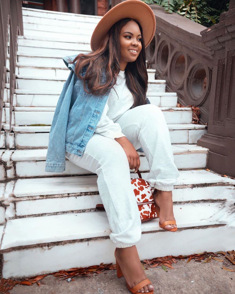 Denim Jacket Draped Over Shoulders With Sweatshirt — Trendy Denim Jacket Outfits