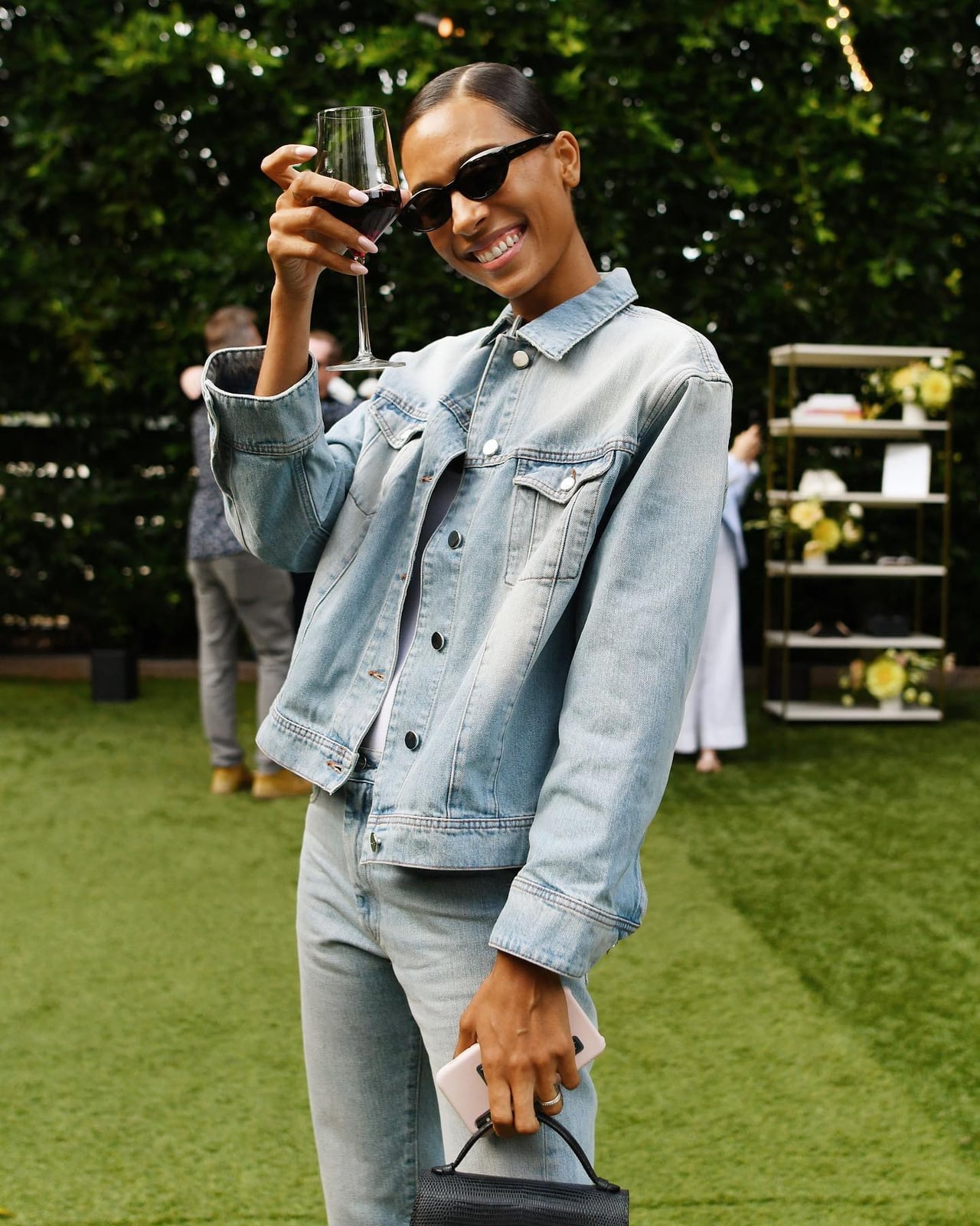 Light Wash Oversized Jacket With Straight Leg Jeans — Trendy Denim Jacket Outfits