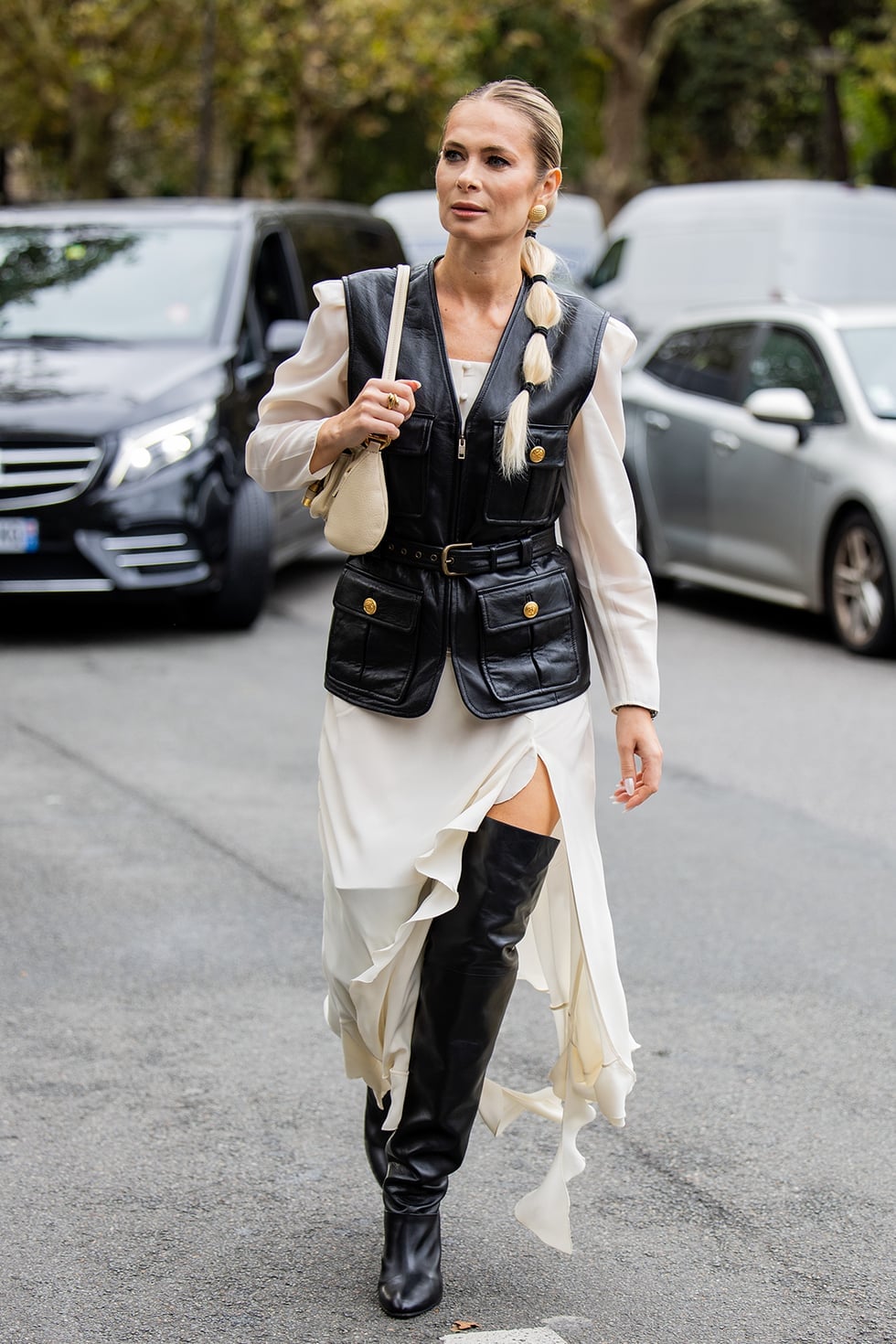 Flowing White Dress With Utility Vest And Black Boots — Trendy Dress with Boots