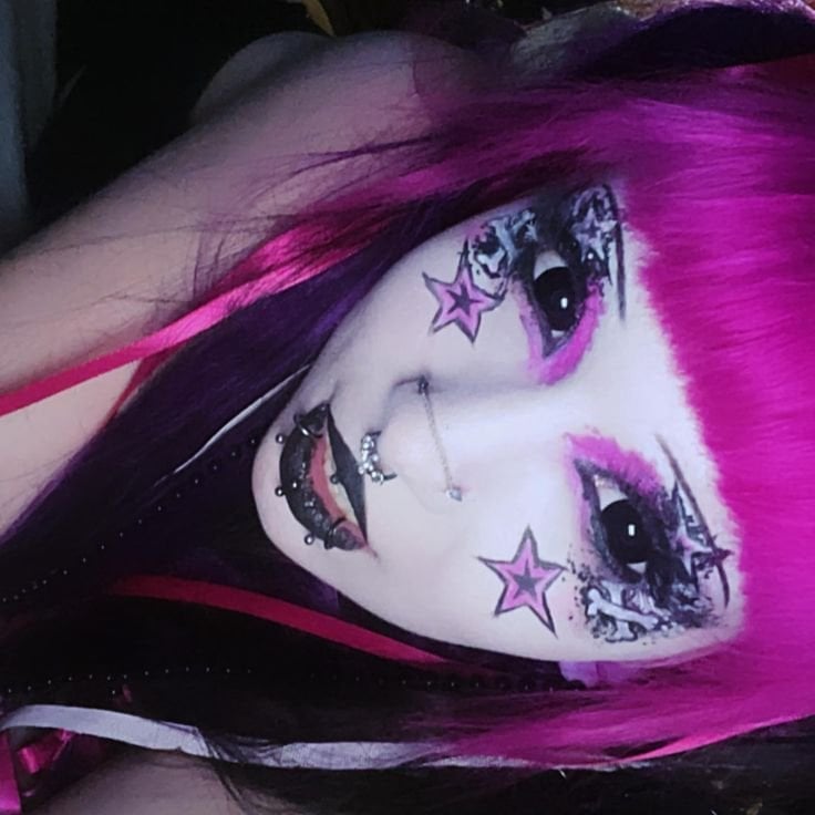 Bold Makeup and Hair with Studded Choker Bold Makeup and Hair with Studded Choker — Trendy Emo Style