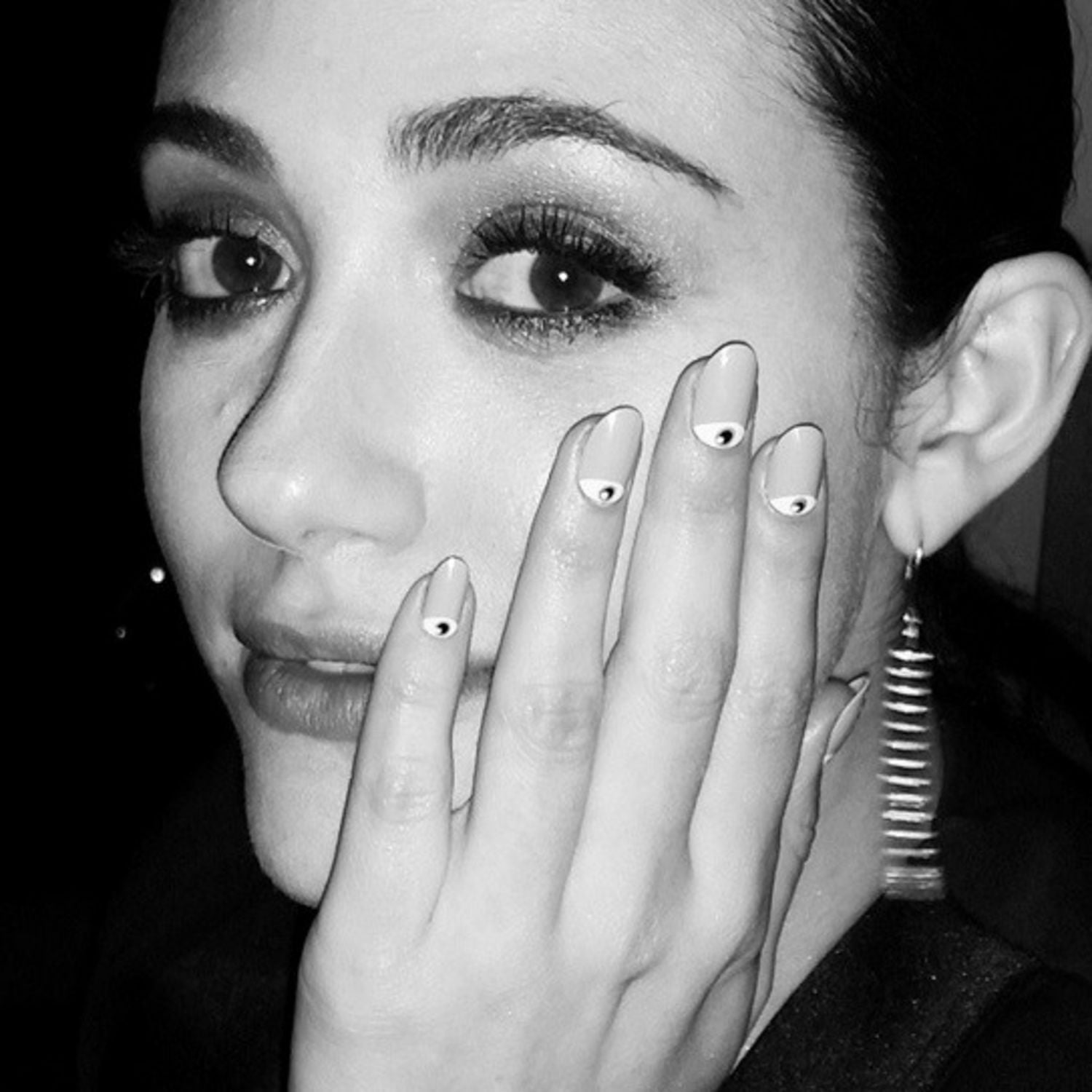 Stylized Evil Eye Short Oval Nails Stylized Evil Eye Short Oval Nails — Trendy Evil Eye Nails